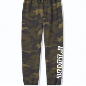 NWT Pink Camo Sweatpants small
